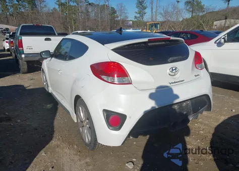 2016 Hyundai Veloster Turbo z USA, uszkodzony, nr VIN KMHTC6AE3GU267939